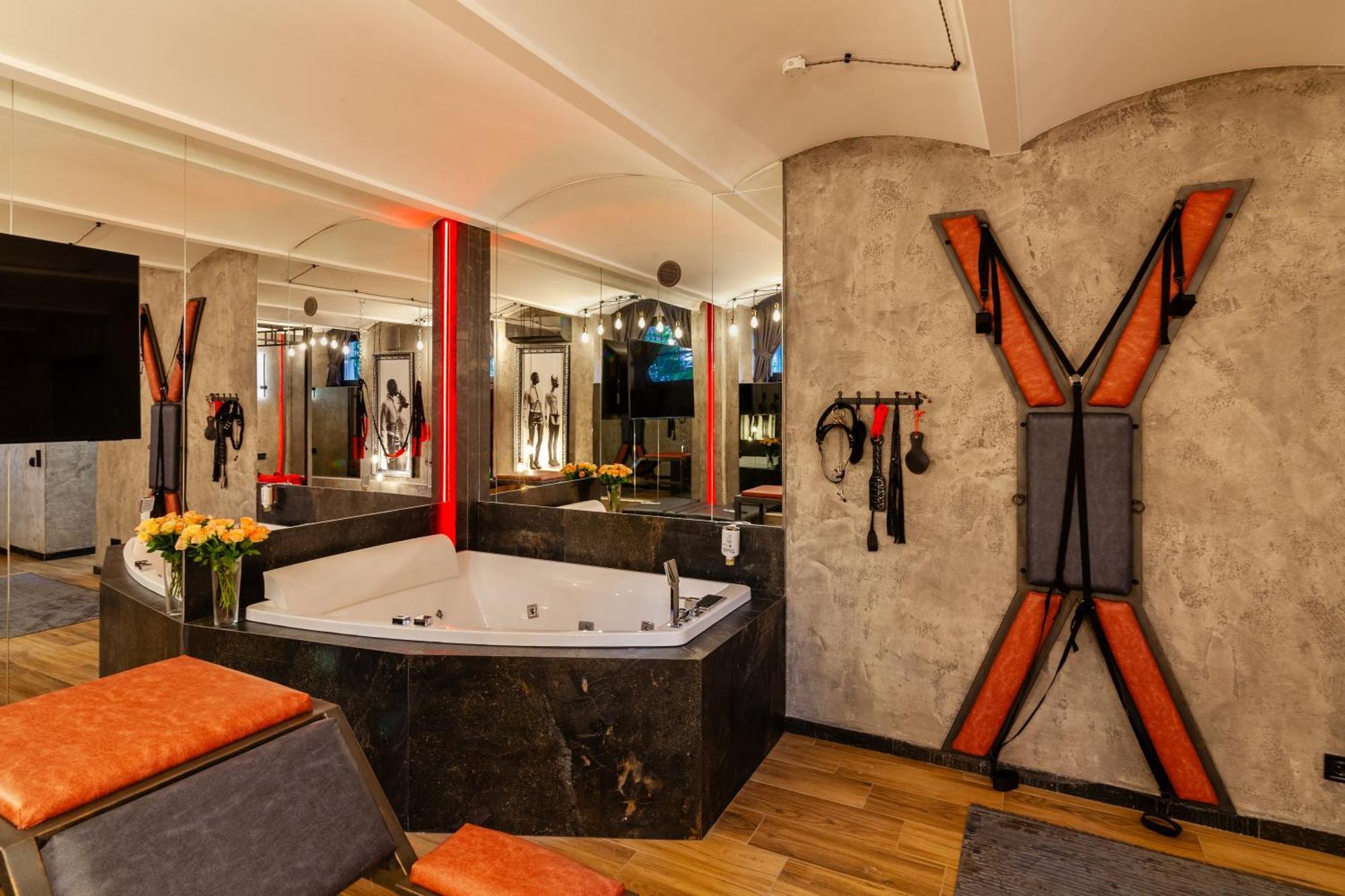 Royal Hot Jucuzzi Apartment Lviv Exterior photo