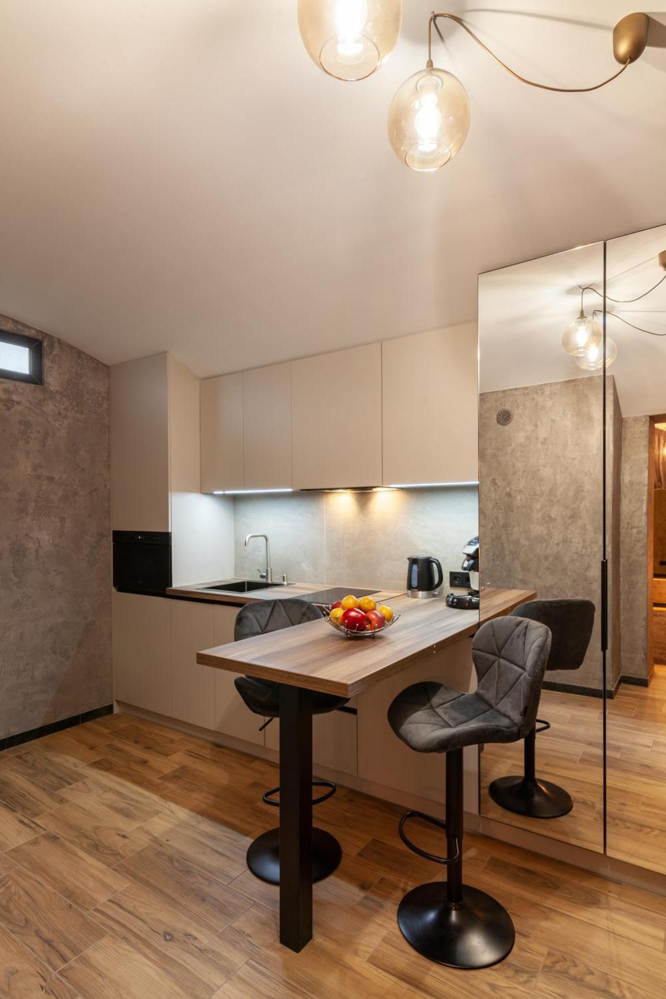 Royal Hot Jucuzzi Apartment Lviv Exterior photo